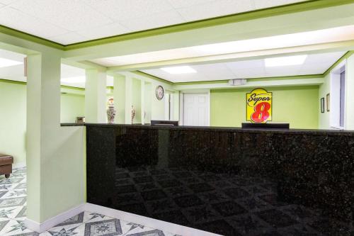 Super 8 by Wyndham Ashland/Richmond - image 4