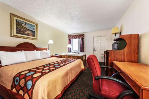 Super 8 by Wyndham Eastland - image 4