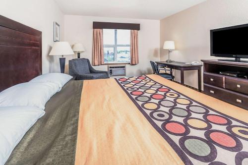 Super 8 by Wyndham Calgary/Airport - image 5
