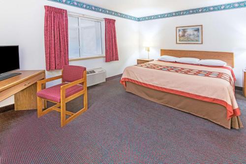 Super 8 by Wyndham Richfield Area - image 2