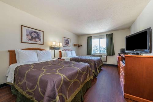 Super 8 by Wyndham Denton in Denton, USA