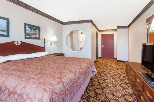 Super 8 by Wyndham Evansville North in Warrenton, USA