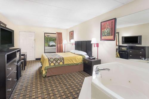 Super 8 by Wyndham Decatur/Lithonia/Atl Area