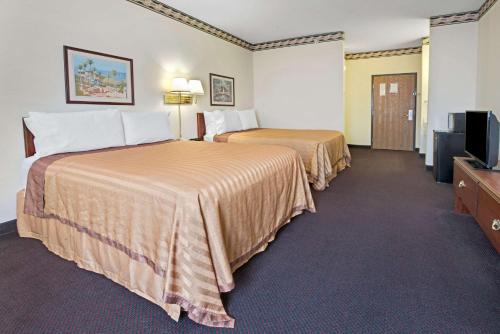 Queen Room with Two Queen Beds - Non-Smoking