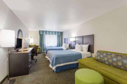 Days Inn & Suites by Wyndham East Flagstaff