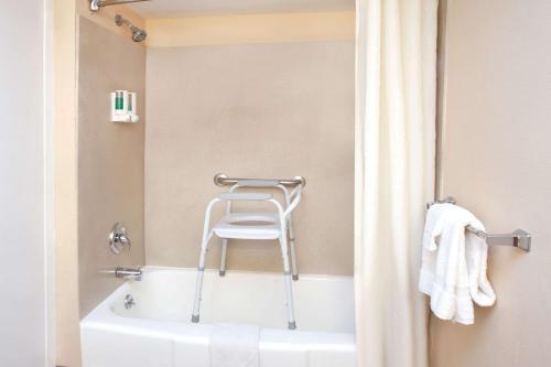 Super 8 by Wyndham Chicago/Rosemont/O'Hare/SE in River Grove, USA