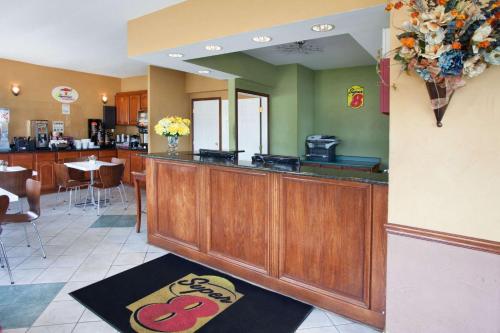 Super 8 by Wyndham Chicago/Rosemont/O'Hare/SE in River Grove, USA