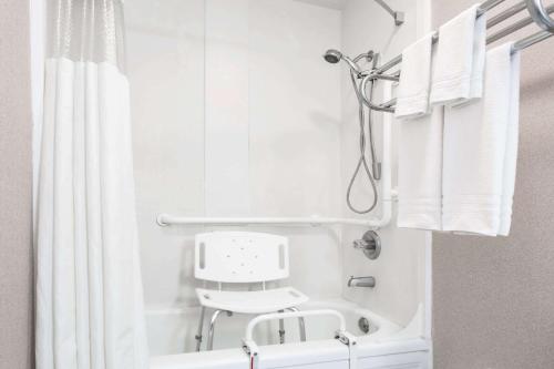 Travelodge by Wyndham La Grande - main image