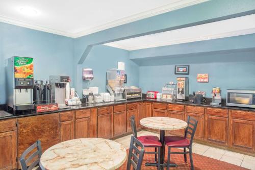 Super 8 by Wyndham San Angelo – San Angelo, TX