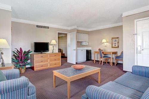 Studio Suite with Two Queen Beds - Non-Smoking