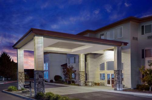 Super 8 by Wyndham Central Pt Medford