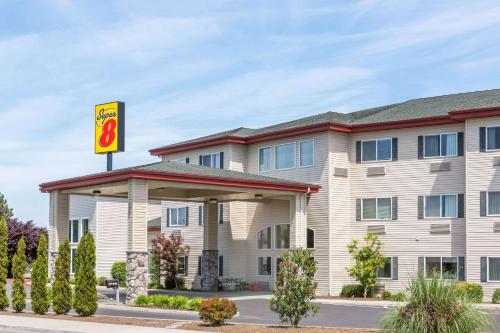 Super 8 by Wyndham Central Pt Medford