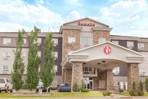 Ramada by Wyndham Camrose - Hotel