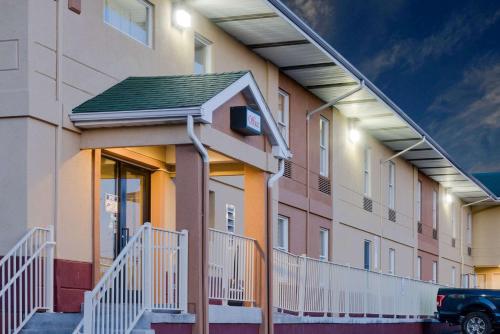 Super 8 by Wyndham Allentown in Allentown, USA
