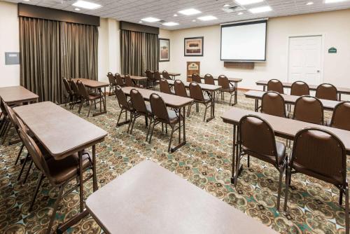 Wingate by Wyndham New Braunfels - image 3