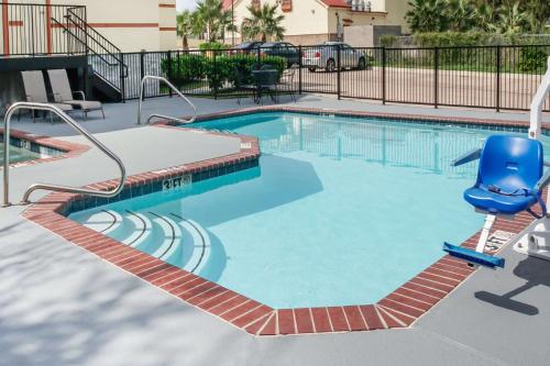 Super 8 by Wyndham Brenham TX in Brenham, USA
