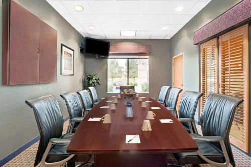 Wingate by Wyndham Atlanta/Fairburn - 편의 시설/서비스