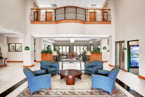 Wingate by Wyndham Atlanta/Fairburn - 로비