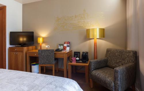 room detail thumbnail 1