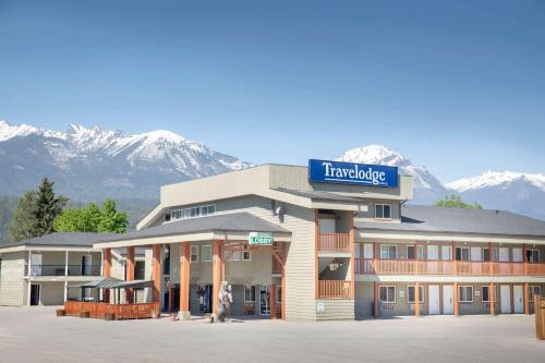 Travelodge by Wyndham Golden Sportsman Lodge