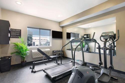 Super 8 by Wyndham Akron S/Green/Uniontown OH in Uniontown, USA