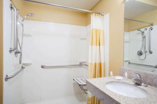 Baymont by Wyndham Madison Heights Detroit Area - image 33