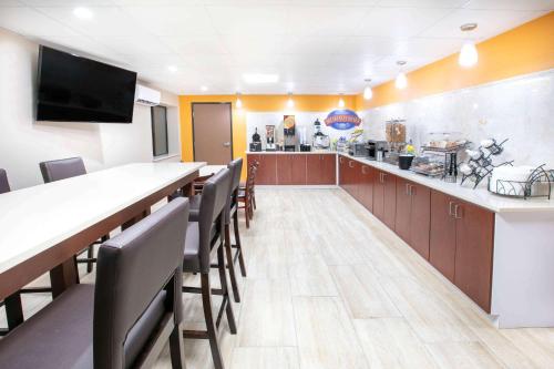 Restaurant, Baymont by Wyndham Plano in Dallas (TX)
