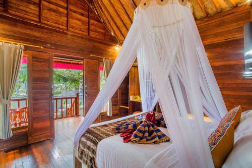 Sea Bridge Villa Ceningan Room Type - Triple Room with Bridge View