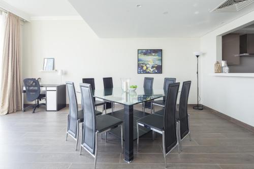 Frank Porter - Al Bateen Residence - image 3