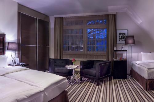 room detail thumbnail 1