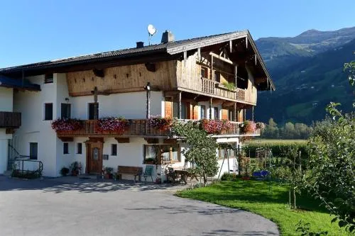 Ferienwohnungen Taxacher in Fügen, Österreich