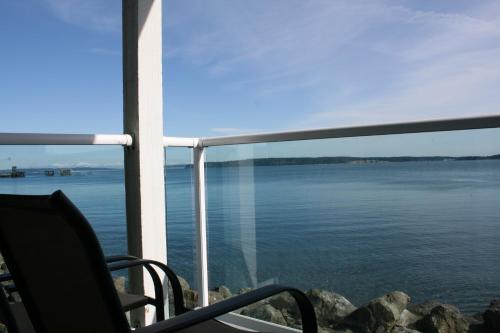 Tides Inn & Suites - image 9