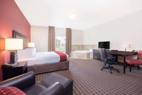 Deluxe King Studio Suite - Mobility Access/Non-Smoking