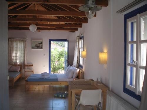 Kyfanta, studios & apartments in Kyparissi in Mitropoli (Zarakas)
