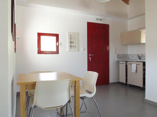 Kyfanta, studios & apartments in Kyparissi in Mitropoli (Zarakas)