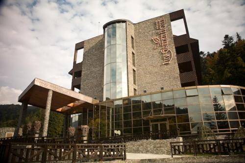 Lux Garden Hotel - image 5