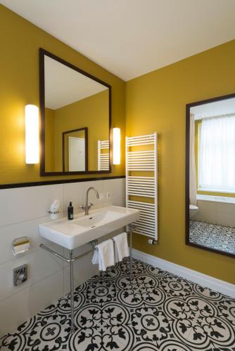 Blue City Boutique Hotel - image 12