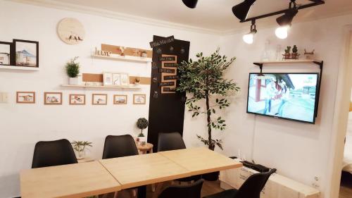 Hongdae Mainstreet Two Room House