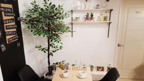 Hongdae Mainstreet Two Room House