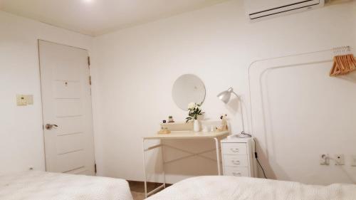 Hongdae Mainstreet Two Room House