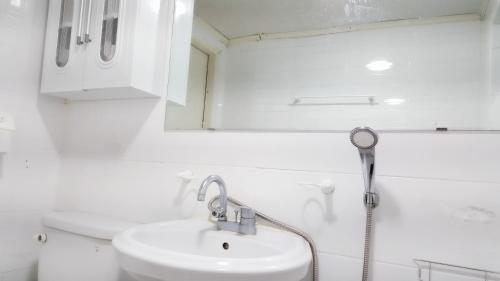 Hongdae Mainstreet Two Room House