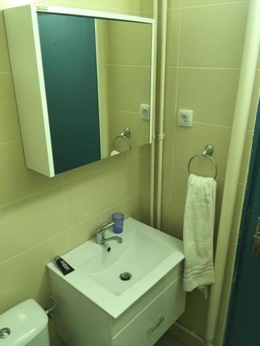 Azzurro Studio Apartment - image 3