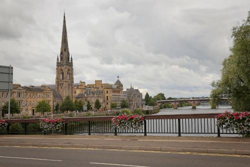 Perth Youth Hostel and Apartments