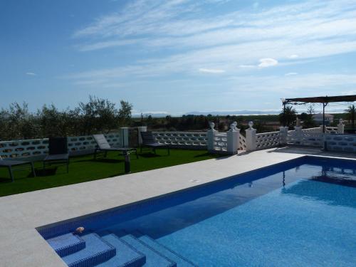สระว่ายน้ำ, Finca Tres Molinos B&B in ลาแมนกาคอสตาคาลิดา