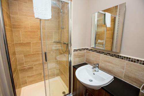 Twin Oaks Hotel - image 2
