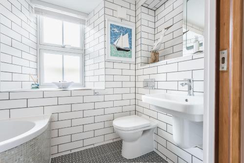 The Land's End Hotel - image 9