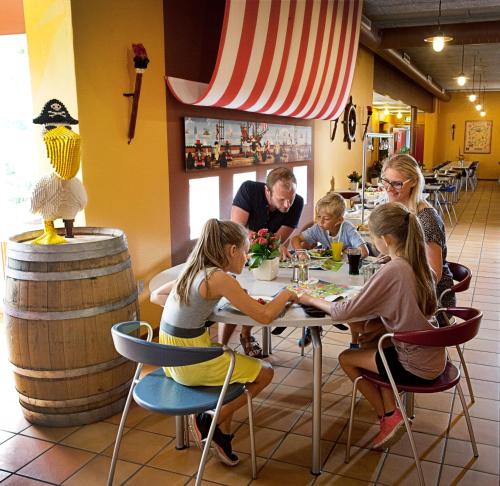 Restaurant, LEGOLAND Wilderness Barrels & Cabins in Billund