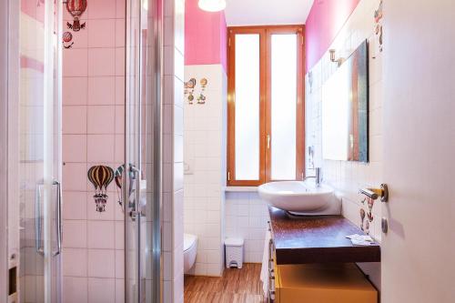 Bathroom, Ostiense Suites in Eur and Garbatella