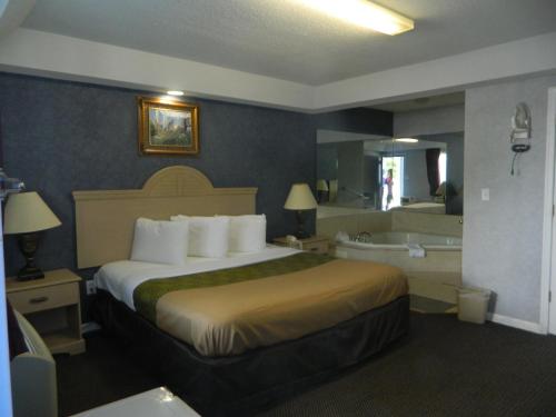 Deluxe King Room with Spa Bath