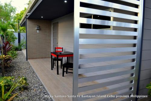 ミッキー サントロ アパートメンツ